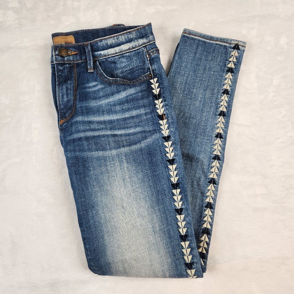 Driftwood Marilyn Aztec Embroidered Medium Wash Skinny Jeans Sz 26